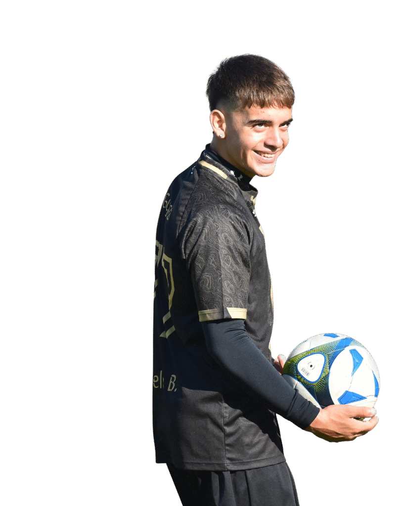 Daniele mit Fußball auf dem Platz